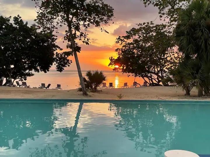 Irie Vibes Ocean View Villa Negril Bagian luar foto